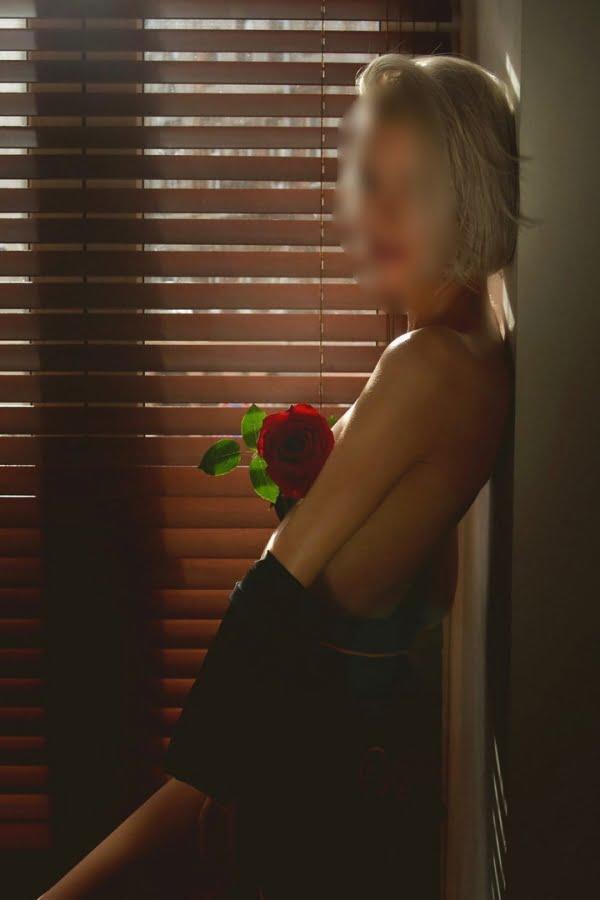 Индивидуалка Питера Анюта с 3 размером груди предлагает интим услуги у метро Площадь Александра Невского  +7(911)263-24-01 